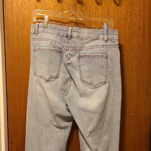 CHARLIE B Blue Cropped Jeans with Embroidered Hem - Picture 6 of 7